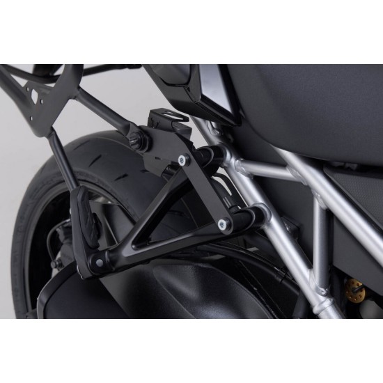 Σετ βάσεων και βαλιτσών SW-Motech DUSC M 33 lt. Suzuki GSX-S 1000 GX μαύρο