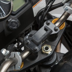 Βάση GPS SW-Motech Quick-Lock στην τιμονόπλακα Suzuki DL 650 V-Strom 17-